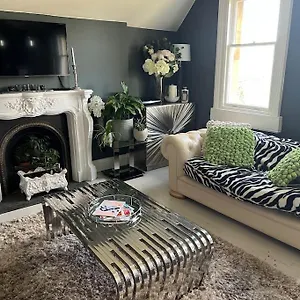 Apartment Beautiful 2 Bed In - Free Onsite Parking, Bath