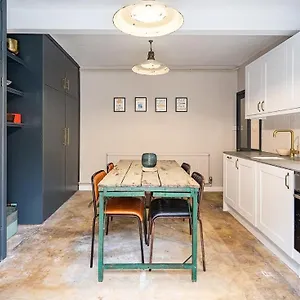 Apartment Stunning Basement Flat In Central Location, Bath