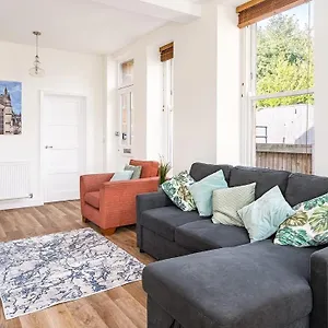 Holiday home Spacious 2 Bedroom House With Stunning Views, Bath